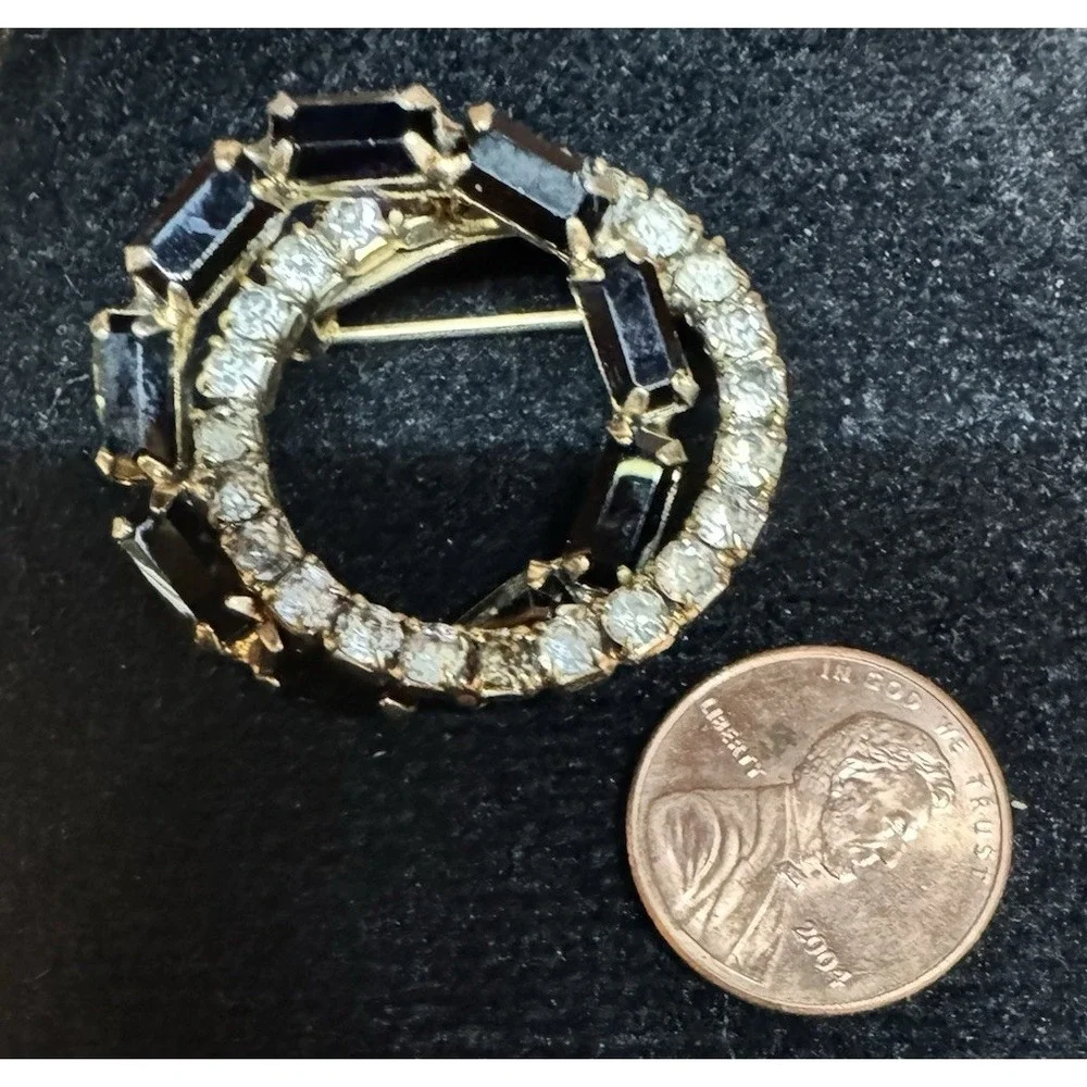 Vintage Gold Tone Black Baguette & Clear Rhinestone Oval Wreath Brooch